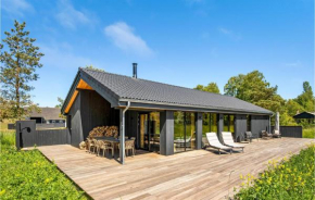 4 Bedroom Lovely Home In Aakirkeby